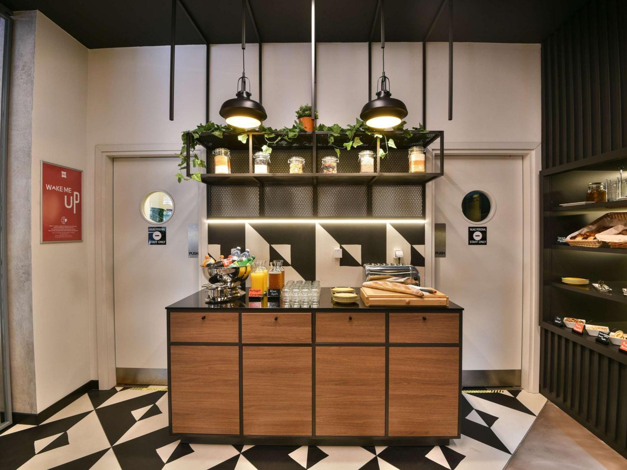 ibis Baku City Extérieur photo